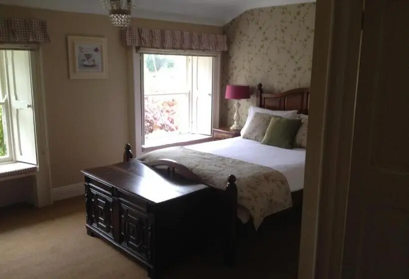 Standard Yhden Hengen Huone, Raheen House