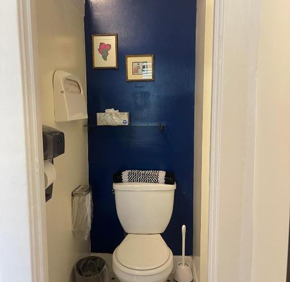 Standard Studio, Royal