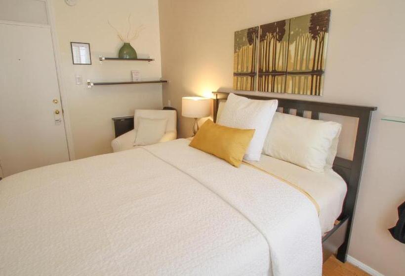 Standard Studio, Royal