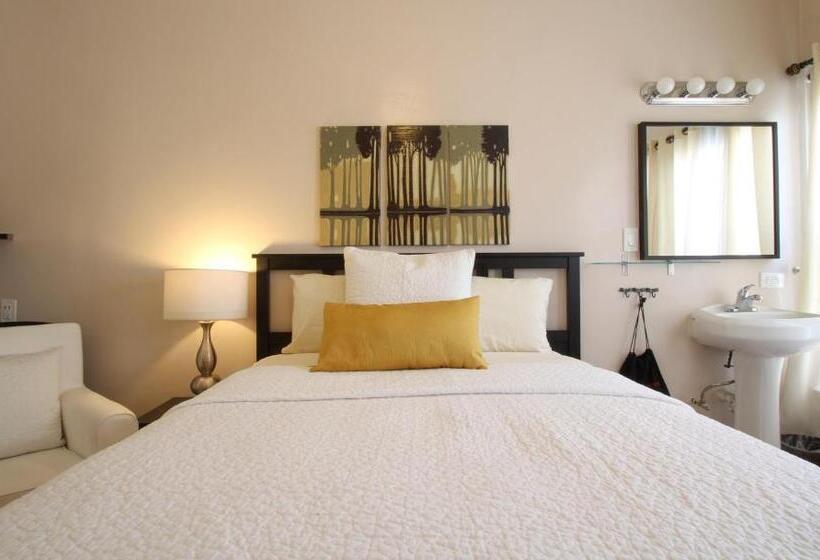 Standard Studio, Royal