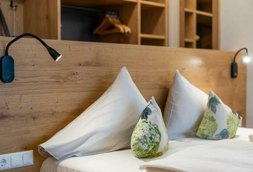 Perhehuone, Streklhof