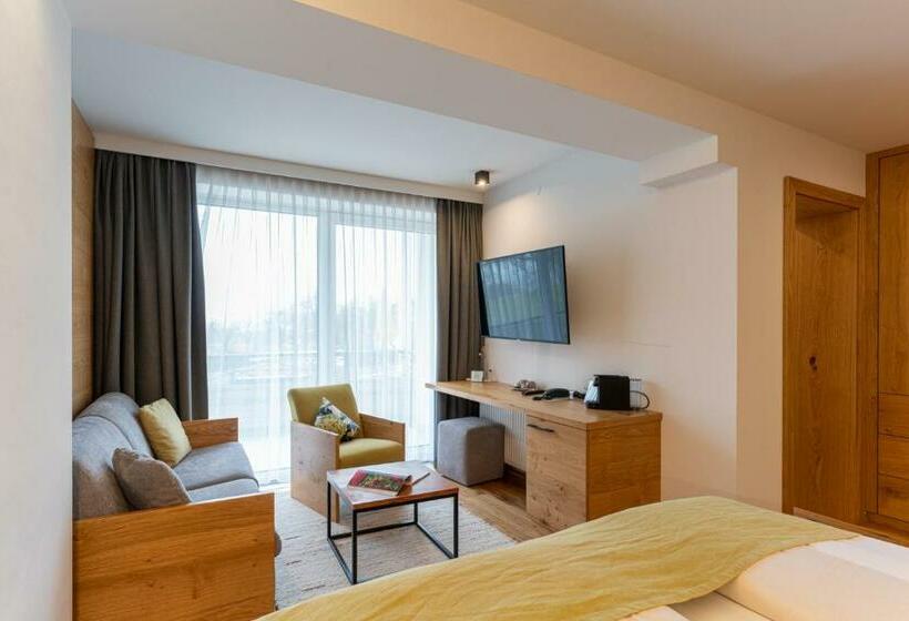 Perhehuone, Streklhof