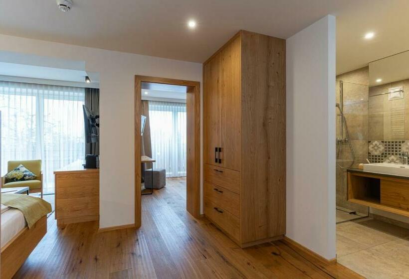 Perhehuone, Streklhof