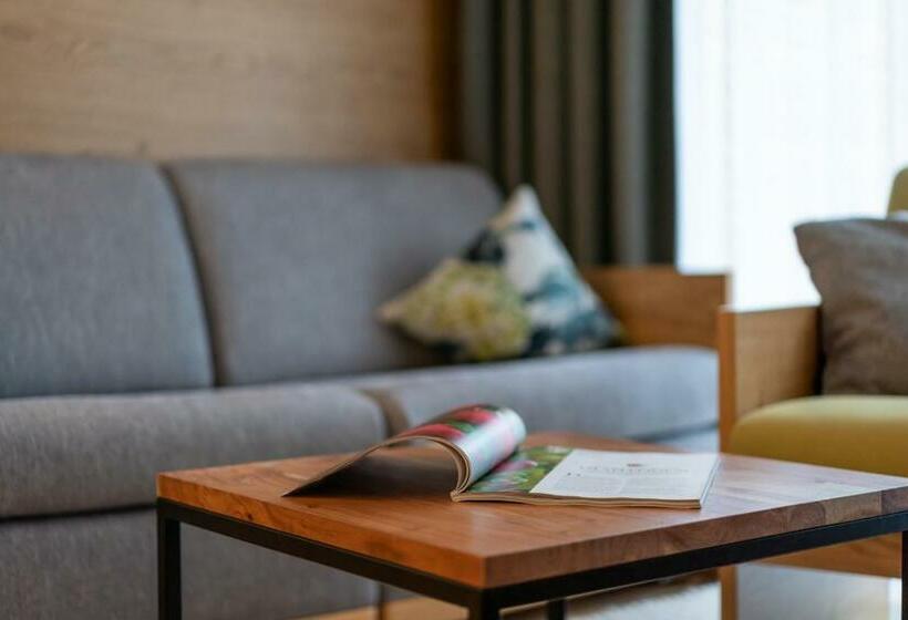 Perhehuone, Streklhof