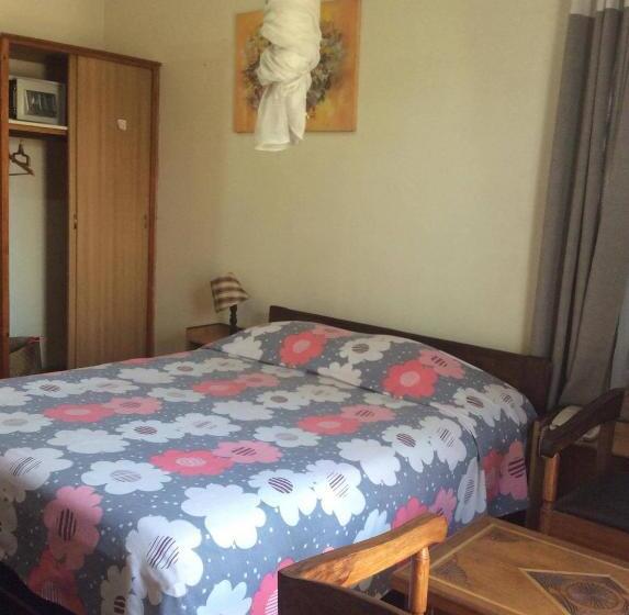 اتاق استاندارد با بالکن, Tana Jacaranda