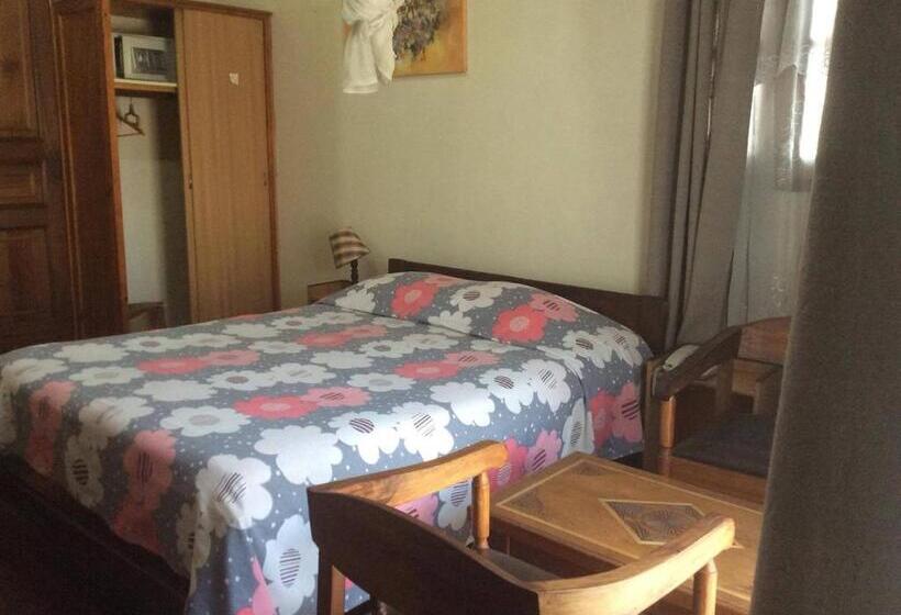 اتاق استاندارد با بالکن, Tana Jacaranda