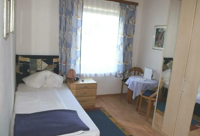 Standard Yhden Hengen Huone, Strandhotel Pichler