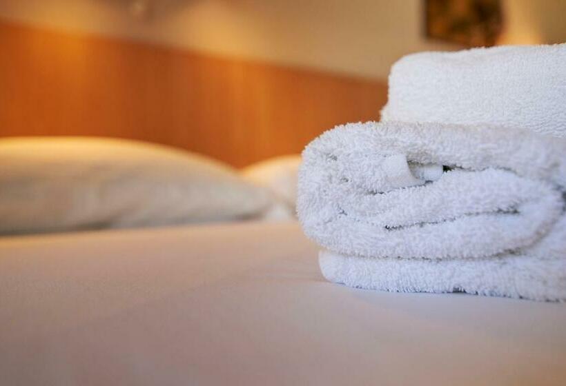 סטודיו משפחתי, Top Studios