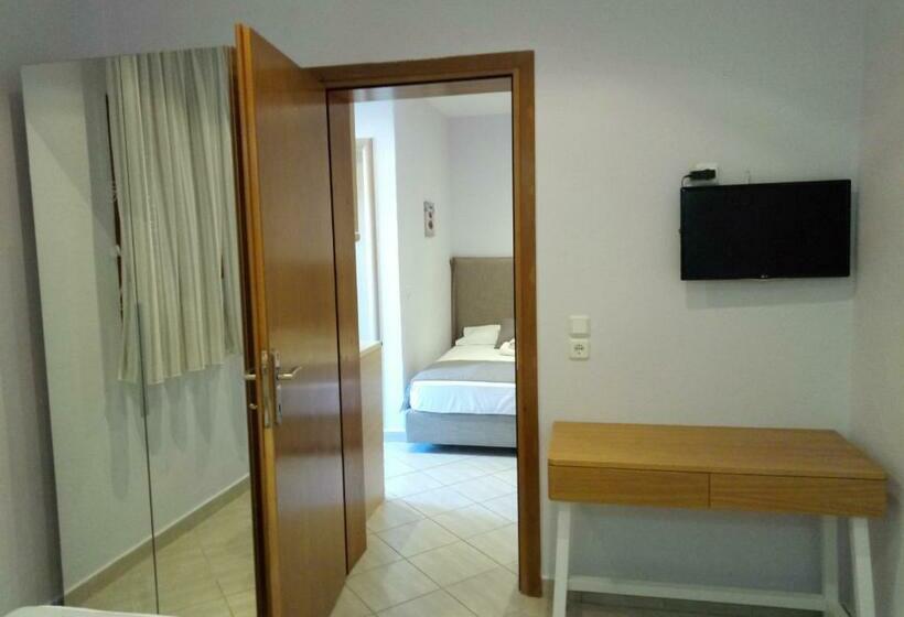 דירת חדר נוף לבריכה, Top Studios