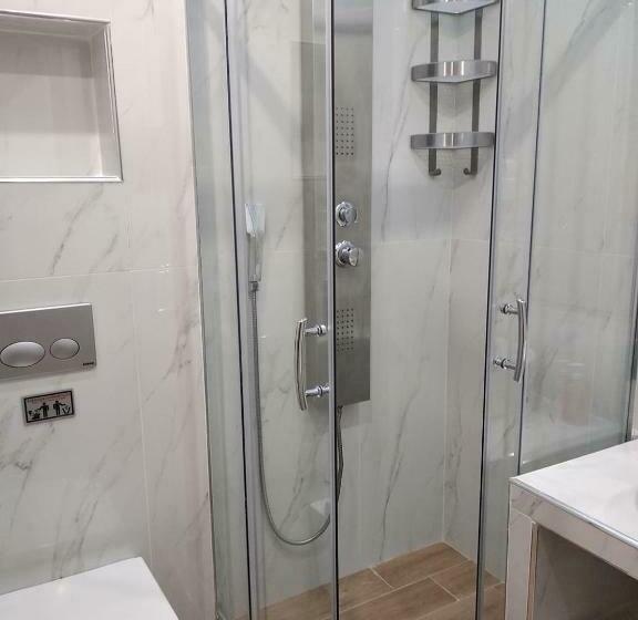 דירת חדר נוף לבריכה, Top Studios