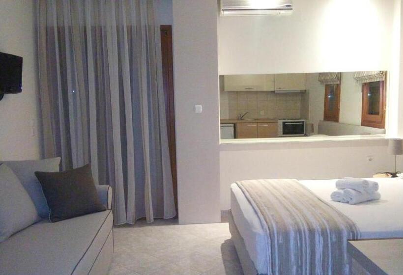 חדר משפחתי דלוקס, Top Studios