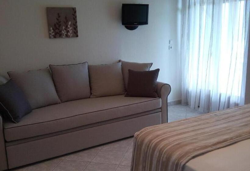 חדר משפחתי דלוקס, Top Studios