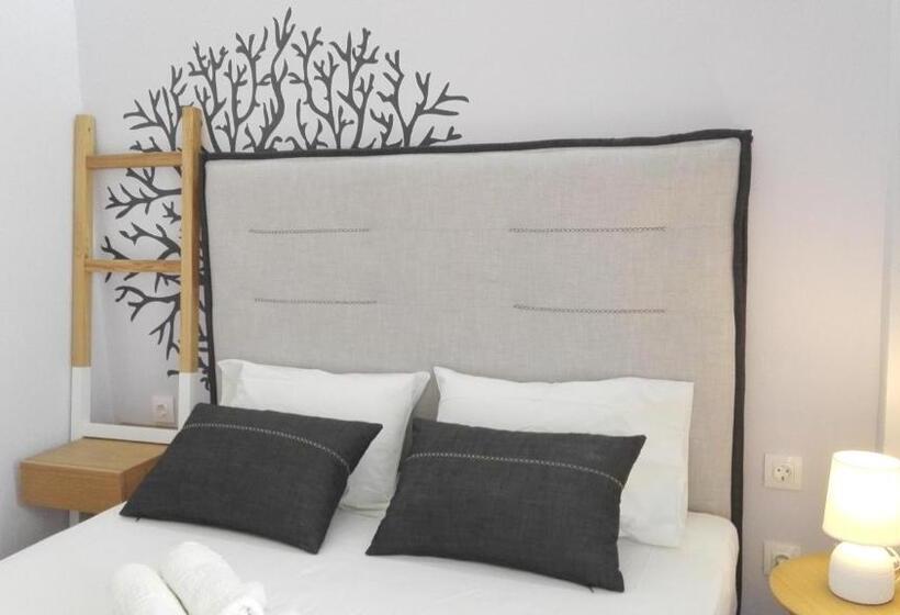 חדר דלוקס, Top Studios