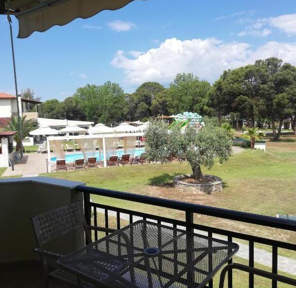 חדר סופריור, Top Studios