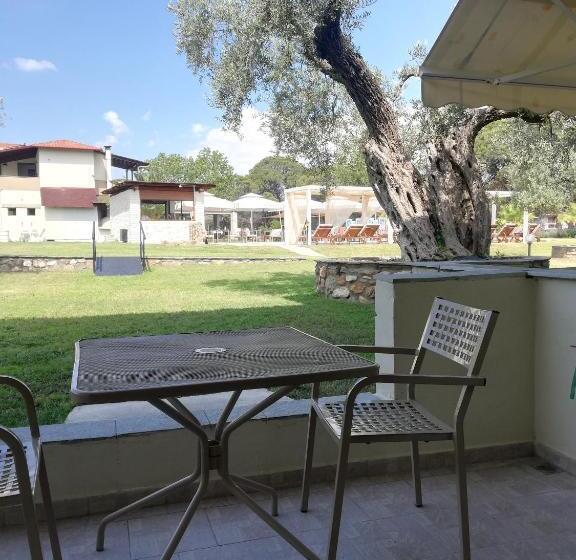 חדר סופריור, Top Studios