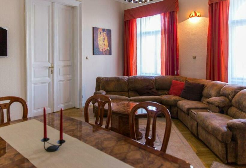 اتاق استاندارد با سرویس بهداشتی مشترک, East Private Rooms