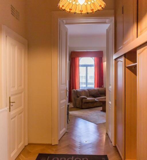 اتاق استاندارد یک تخته با سرویس بهداشتی مشترک, East Private Rooms