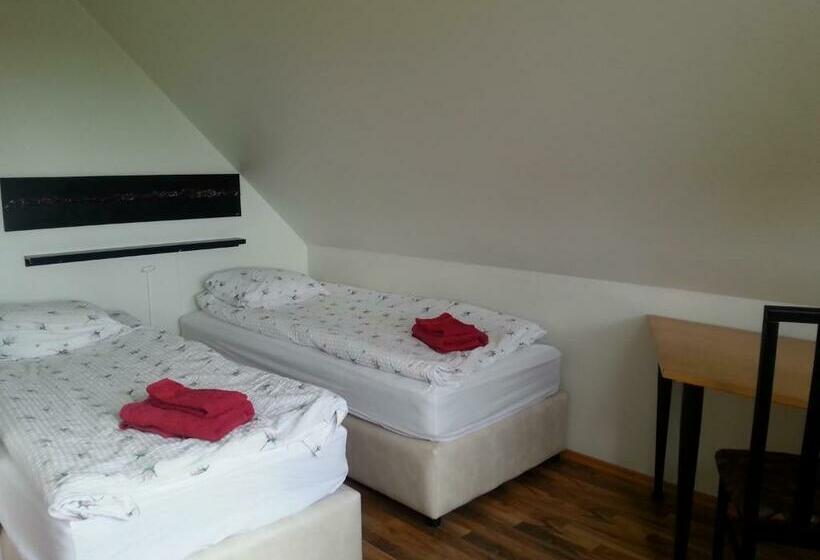 اتاق استاندارد سه تخته با سرویس بهداشتی مشترک, Guesthouse Dalbaer