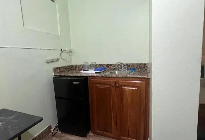 سوییت لوکس, Castlevue B&b