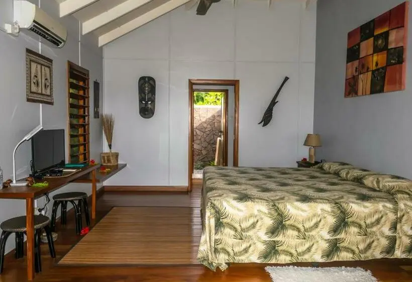 Perhehuone Merinäkymä, Aroha Taveuni