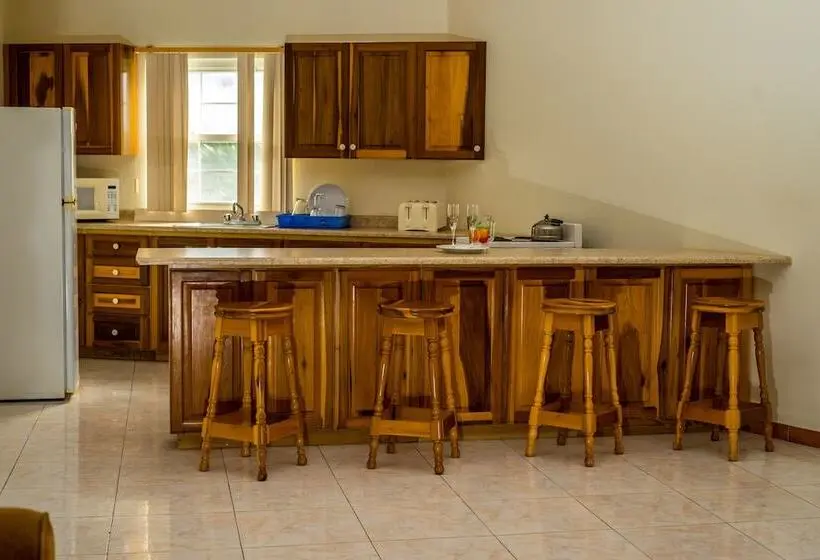 اتاق لوکس, Holiday Haven Resort & Banquet Hall