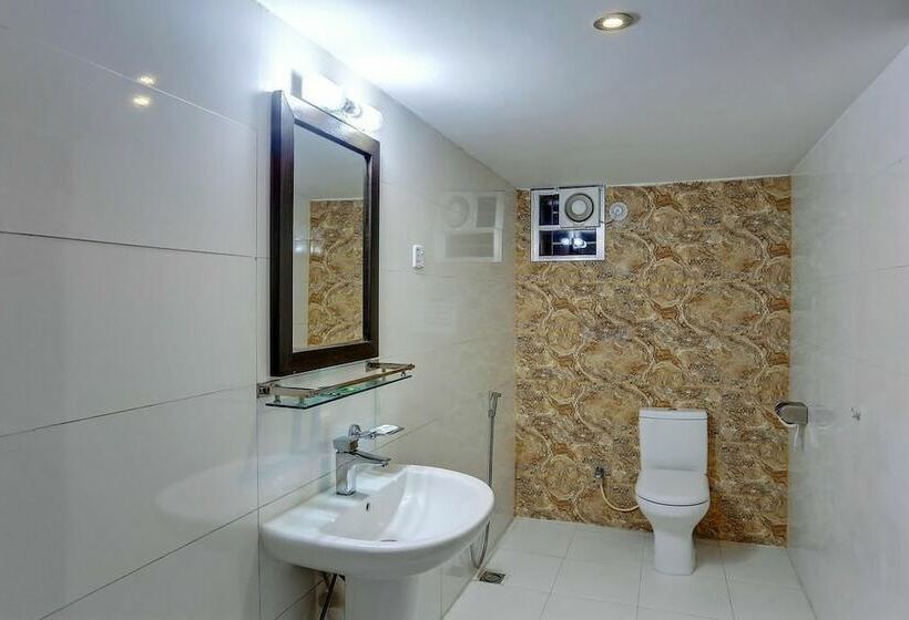 수피리어 룸, Holy Gate