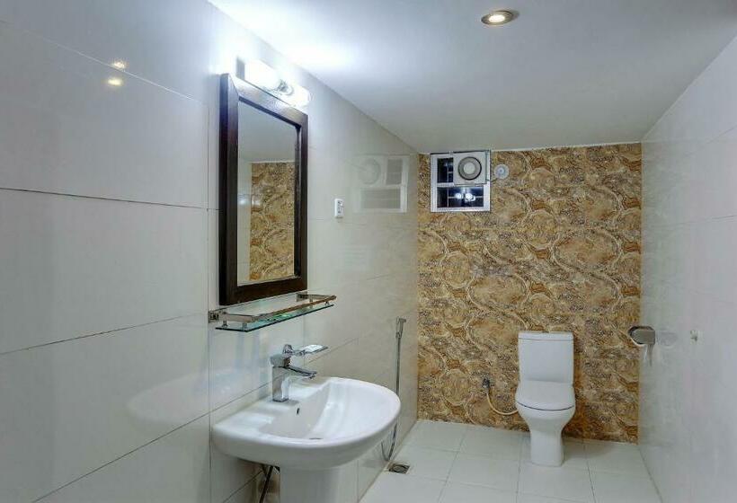 디럭스 룸, Holy Gate