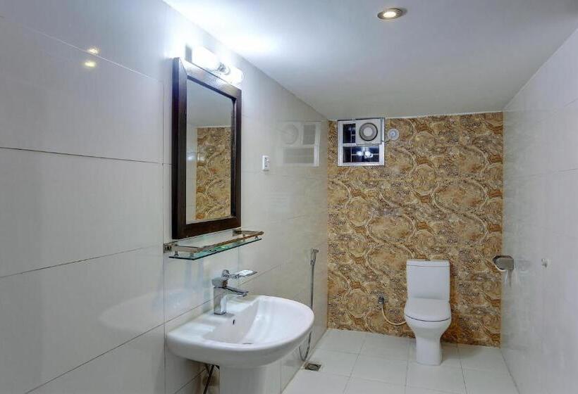 패밀리 스위트, Holy Gate