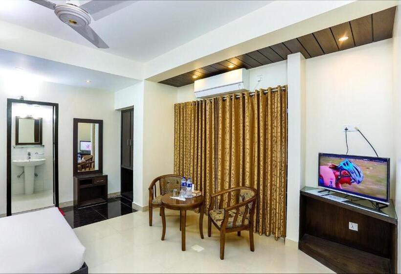 패밀리 스위트, Holy Gate