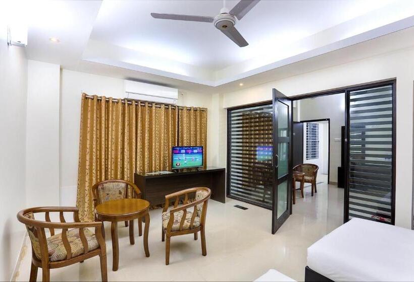 패밀리 스위트, Holy Gate