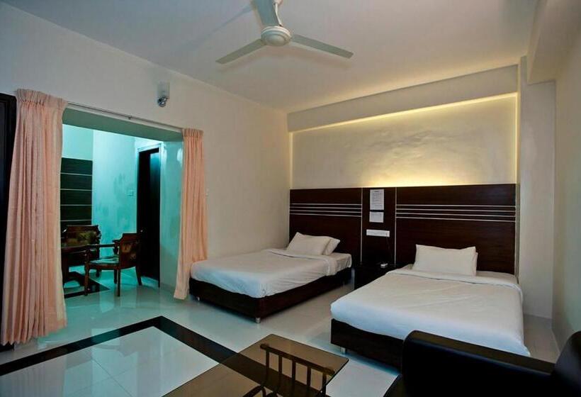 수피리어 룸, Holy Gate