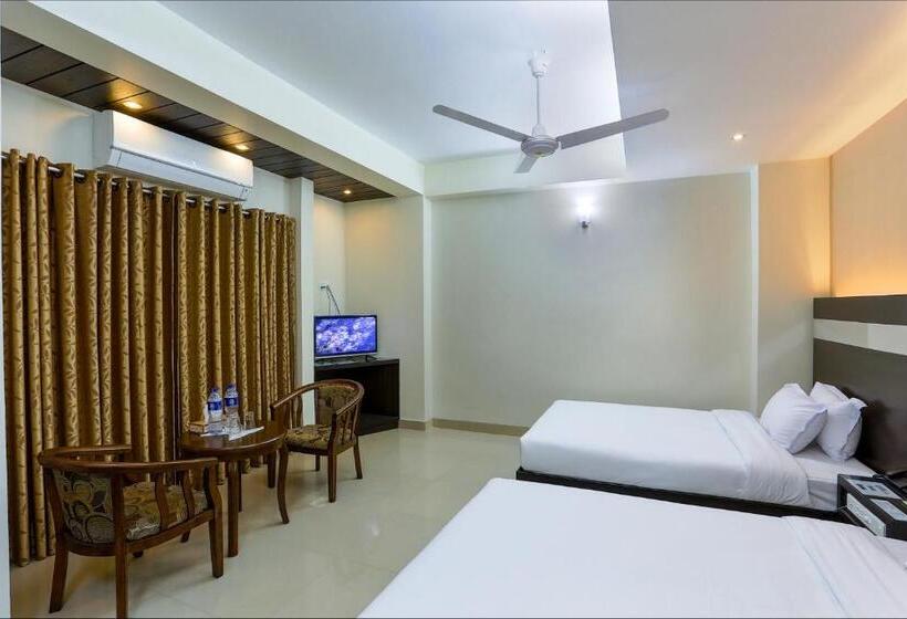 수피리어 룸, Holy Gate