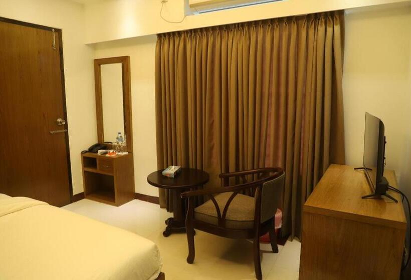 수피리어 룸, Holy Gate