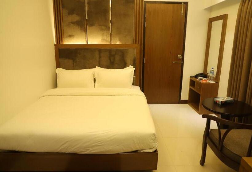 수피리어 룸, Holy Gate