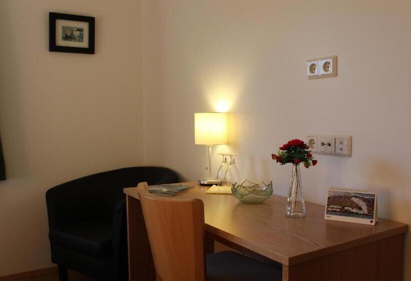 اتاق استاندارد, Eyvindara