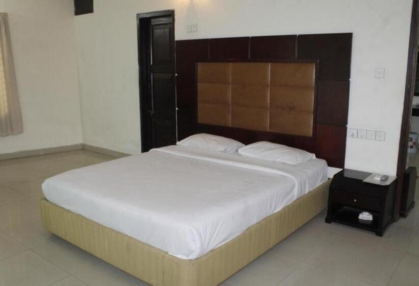 اتاق لوکس با چشم‌انداز دریا, Mishuk