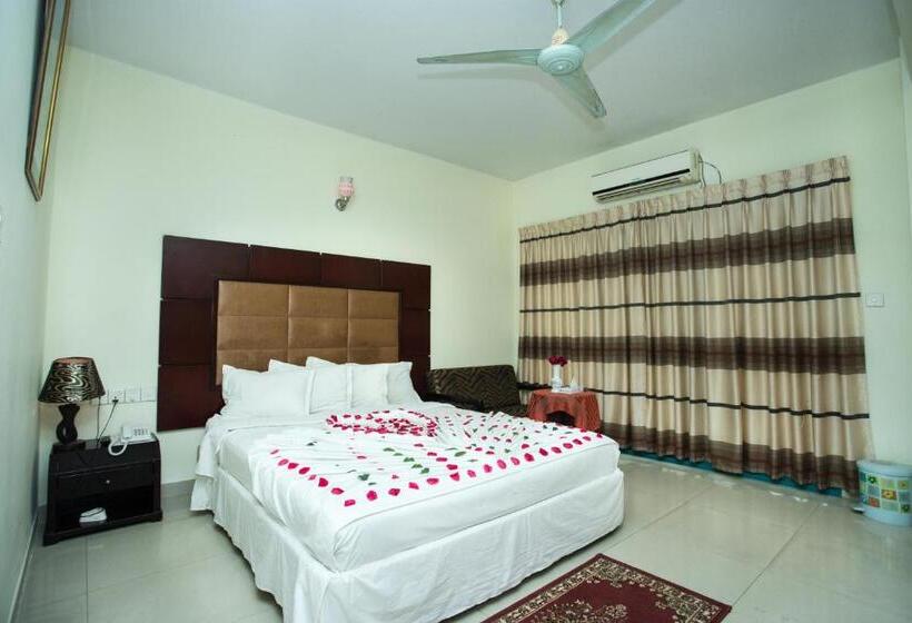 اتاق لوکس با چشم‌انداز دریا, Mishuk