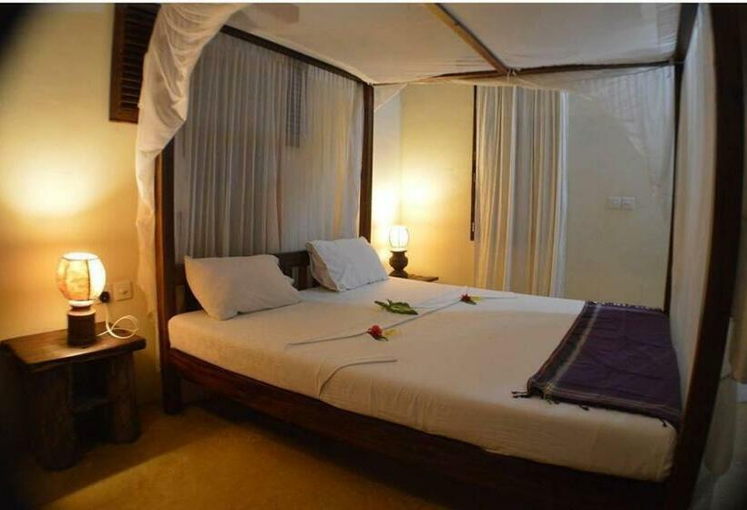 اتاق استاندارد با بالکن, Msafini