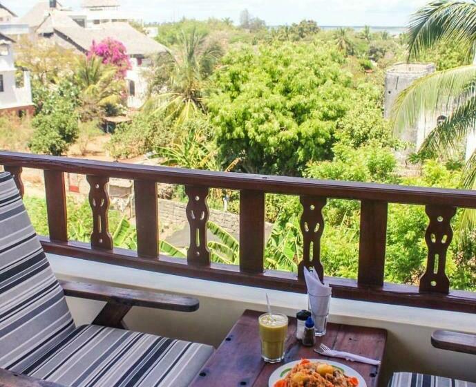 اتاق استاندارد با بالکن, Msafini