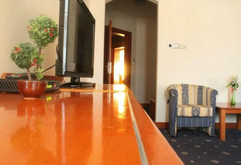 Deluxe Room, Princi I Arberit