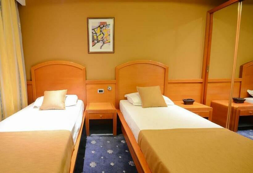 Deluxe Room, Princi I Arberit