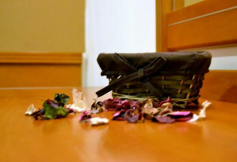 Deluxe Room, Princi I Arberit