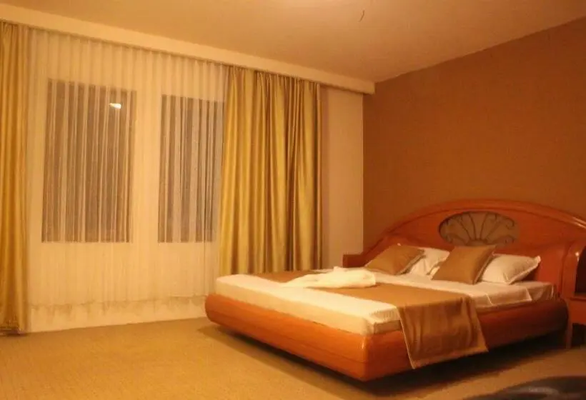 1 Bedroom Apartment Pool View, Princi I Arberit