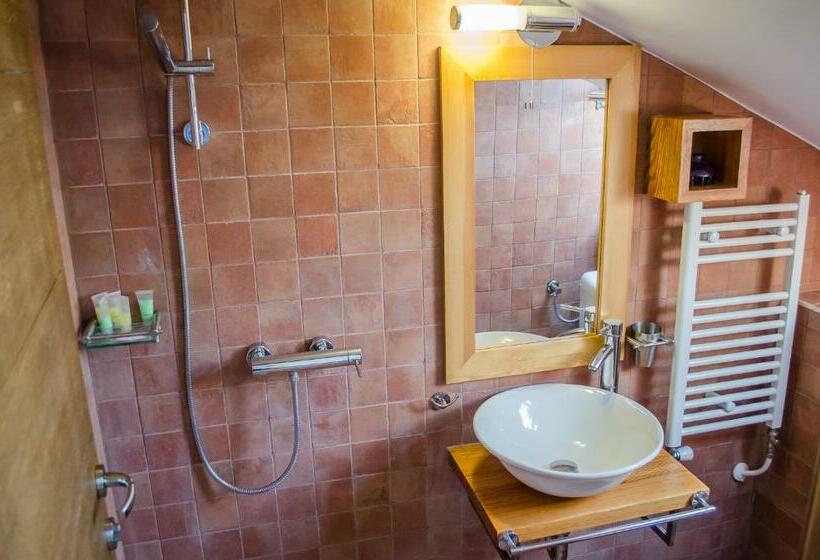 اتاق استاندارد سه نفره, Prizreni