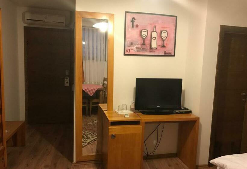 Номер Стандарт Трехместный, Prizreni