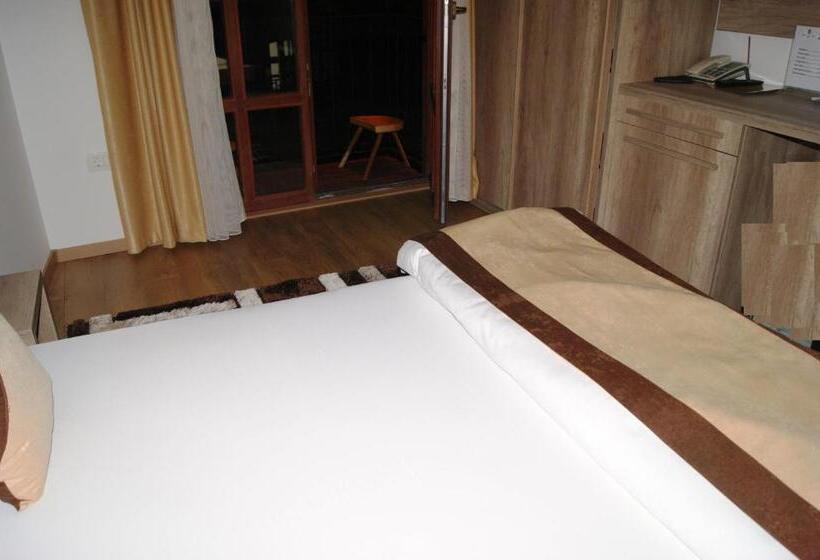 اتاق لوکس با چشمانداز, Prizreni