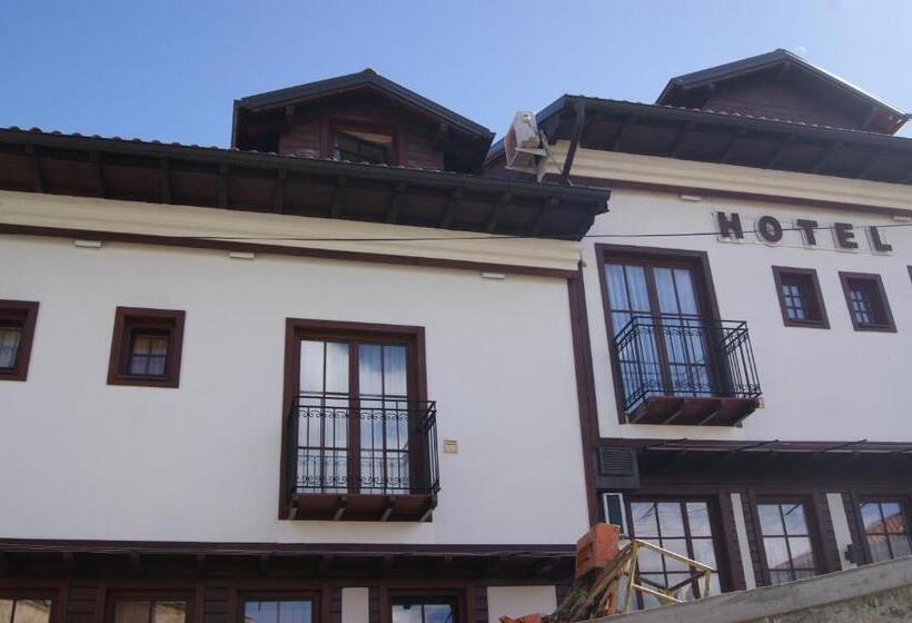 اتاق استاندارد با بالکن, Prizreni