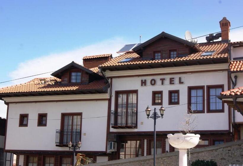 اتاق استاندارد با بالکن, Prizreni