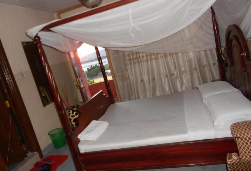 Deluxe Rum, Riversand Hotel With Lake Views,accra Street,kisumu,kenya