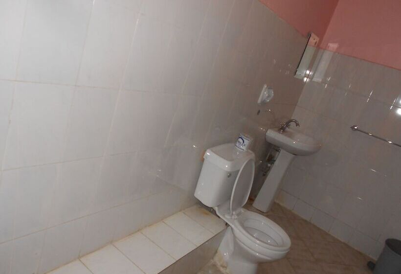 Standard Trippelrum, Riversand Hotel With Lake Views,accra Street,kisumu,kenya